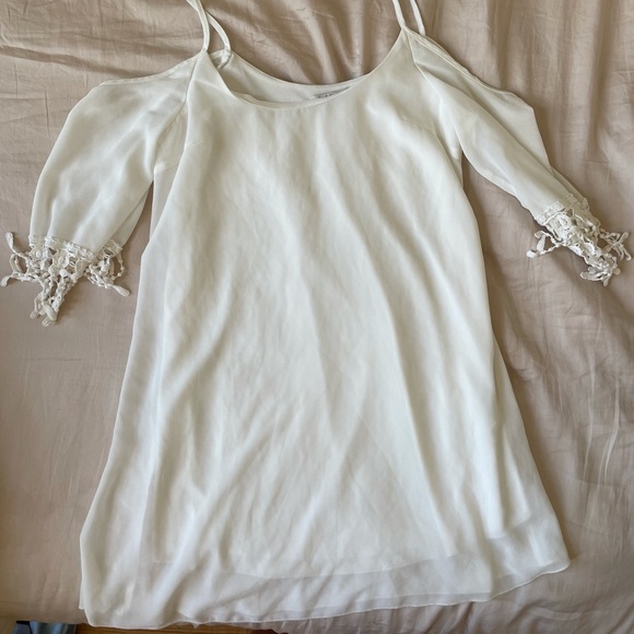 White simple boho cold shoulder dress - Picture 4 of 4
